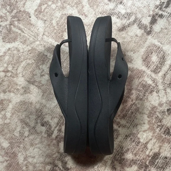 CROCS Black Platform Flip-Flops - Picture 3 of 5